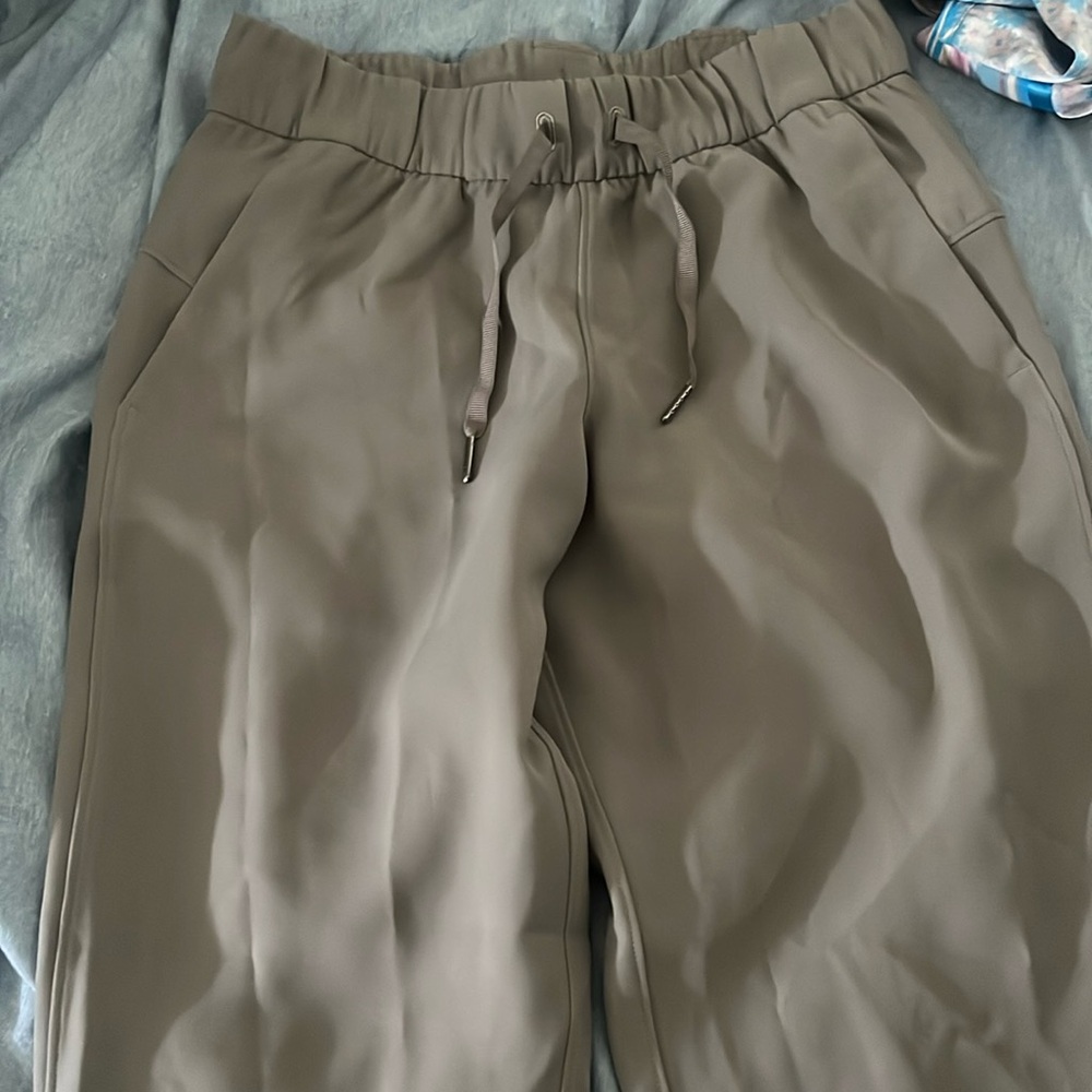 Lululemon Sweatpants size 4 brand new